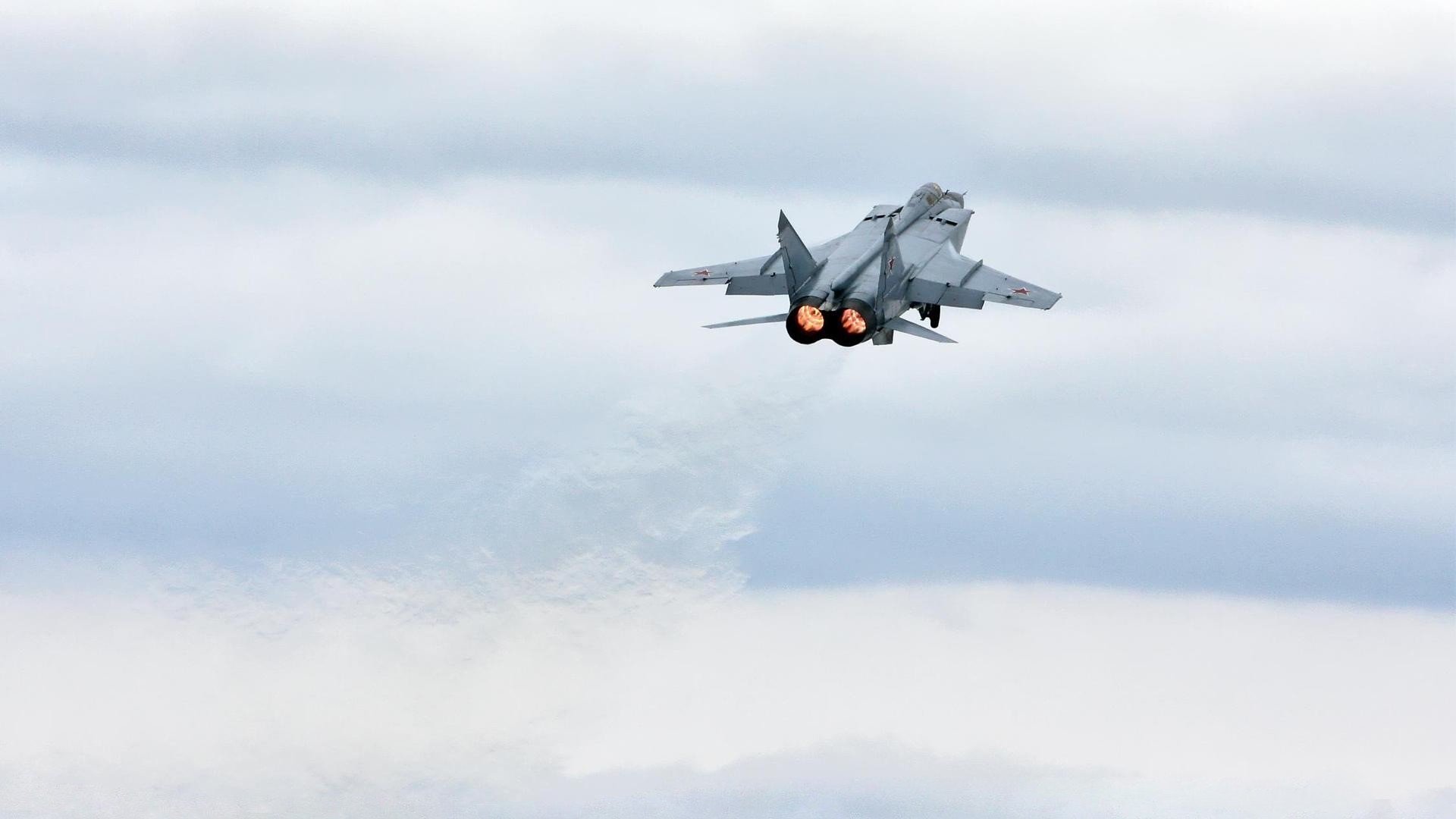 逆境中的坚守：车手面对挑战的故事